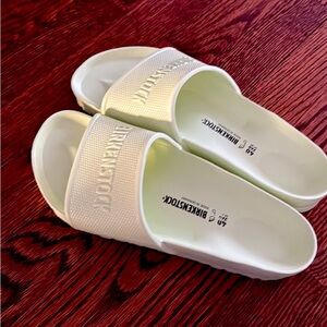 Birkenstock size 40
Brand New 
Light green color